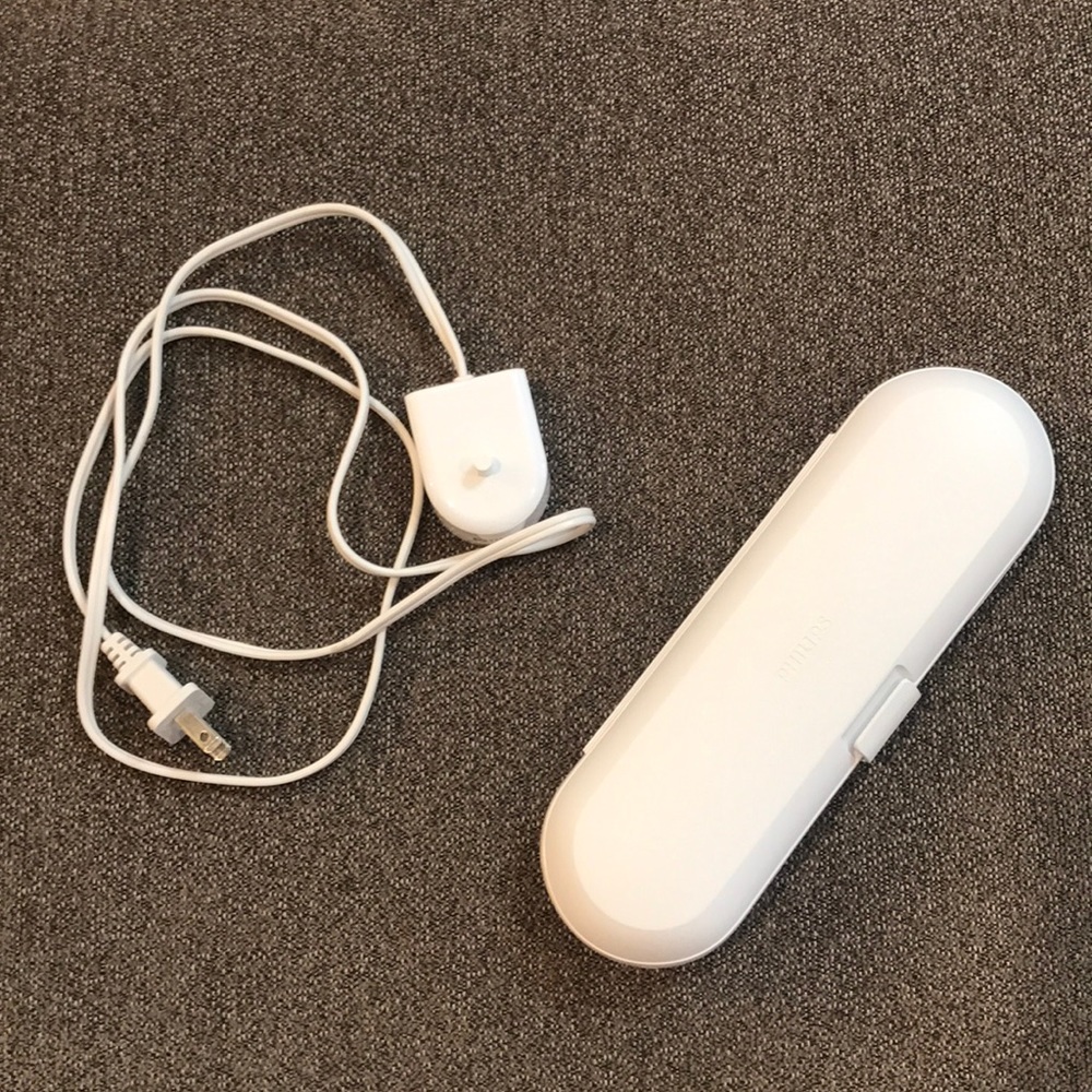 Philips Sonicare Rechargeable Toothbrush🦷🪥 - Picture 6 of 9